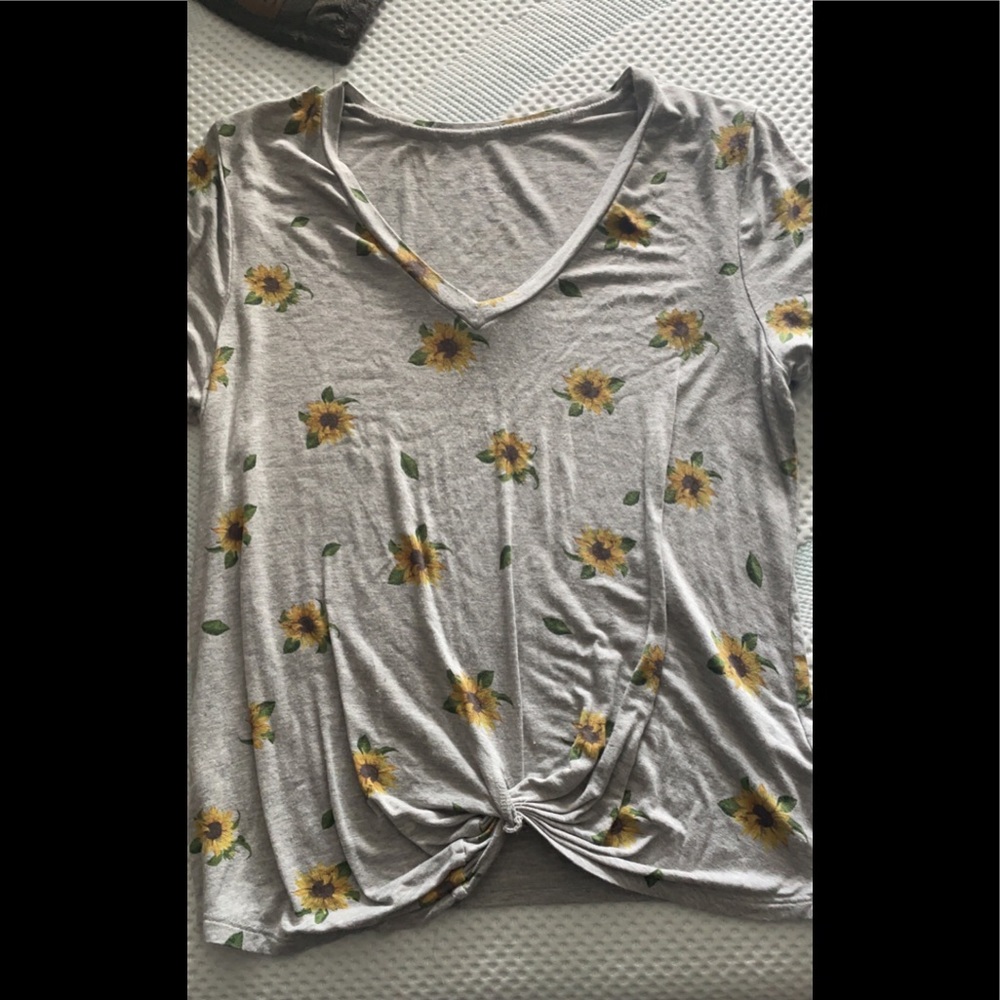 Grey T with sewn in tie and sunflowers. Super breathable fabric.